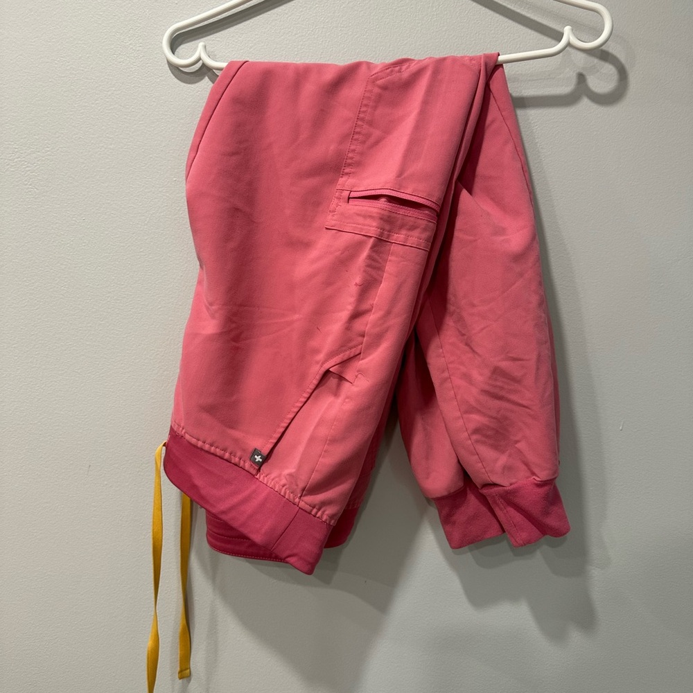 Figs Pink Jogger Pants with 5 Pockets